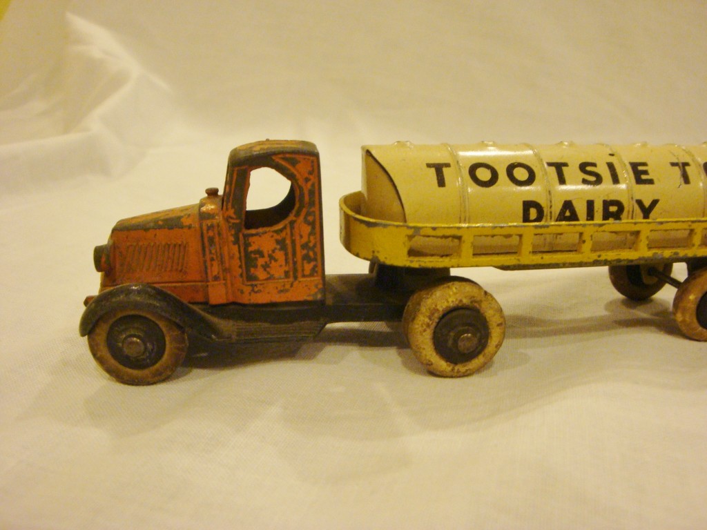 TOOTSIETOY  12    PRE WAR WHITE RUBBER TIRES SEE ALL TOOTSIETOY TIRES IN STORE 